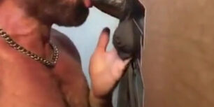 Black dick busts 5 nuts at glory hole