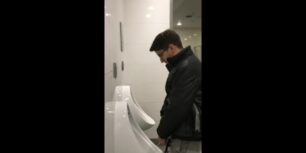 Spying str8 cock at the urinals