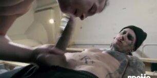 Skater gets a good blowjob