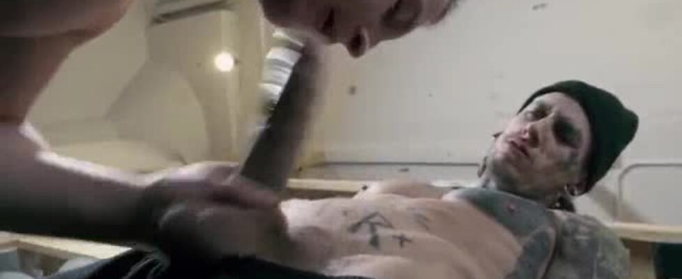 Skater gets a good blowjob