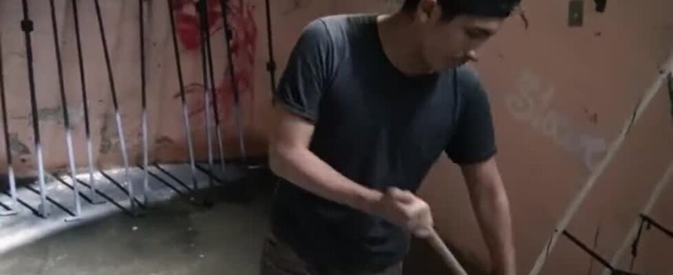 Latin worker sucks camera guy for cash