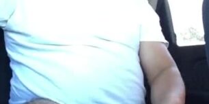 Horny daddy using a vacun to masturbated