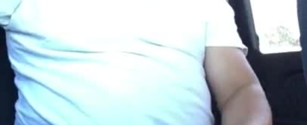 Horny daddy using a vacun to masturbated