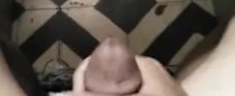 Stroking my cock in an empty ciber cafe